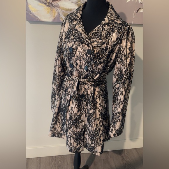 NWT Lace Women's Trench Coat *Rare* - Picture 4 of 8